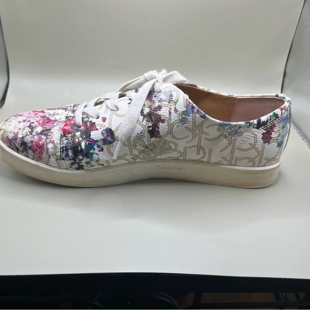 Calvin Klein Imilia Sneakers Floral on White Background Sz‎ 9.5